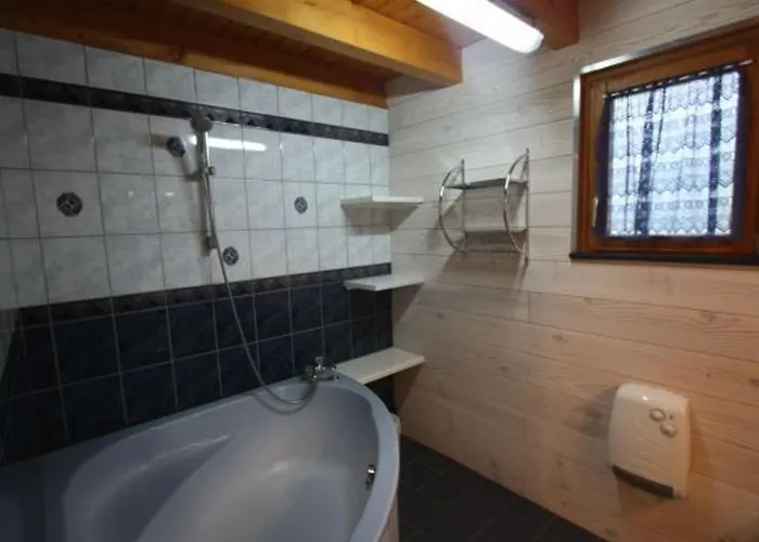 Prázdninový dům Confort En Montagne, Pres Des Thermes Et Circuits De Rando, Ideal Pour Famille - Fr-1-589-135